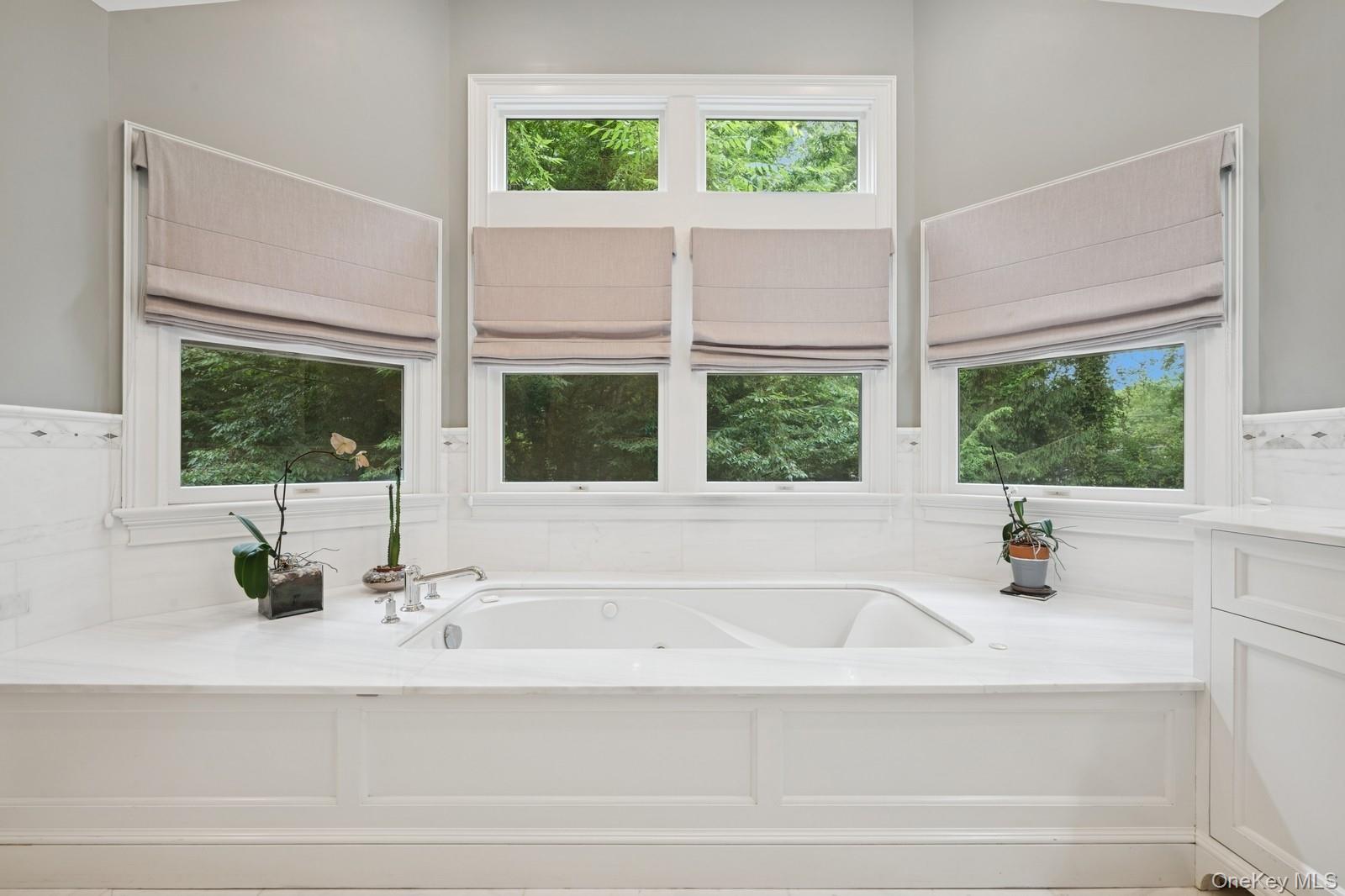 95 Huntington Bay Road, Huntington, NY 11743