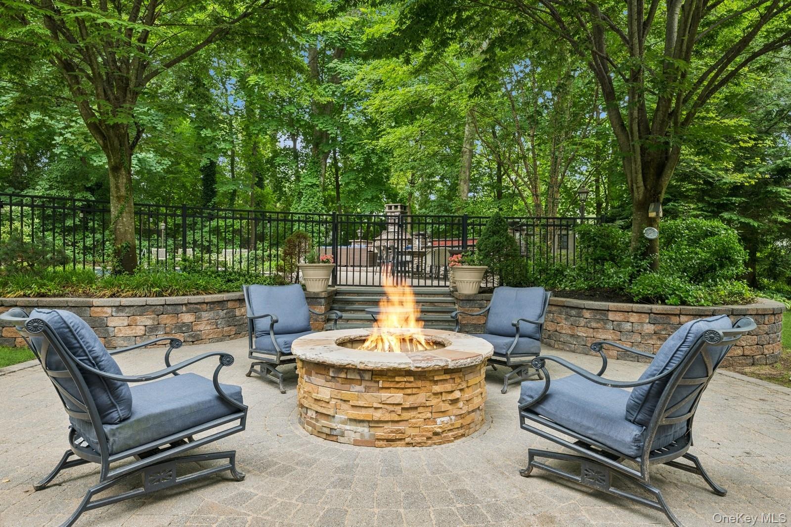 95 Huntington Bay Road, Huntington, NY 11743