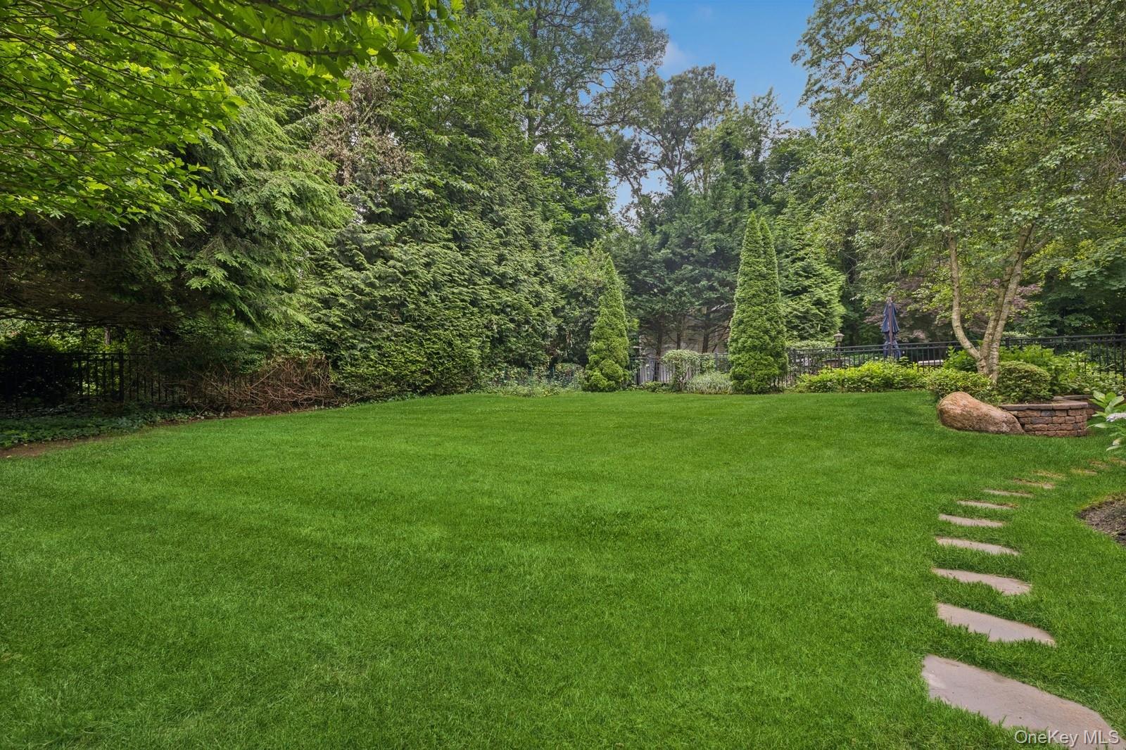 95 Huntington Bay Road, Huntington, NY 11743