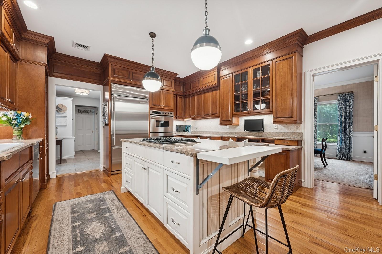 95 Huntington Bay Road, Huntington, NY 11743