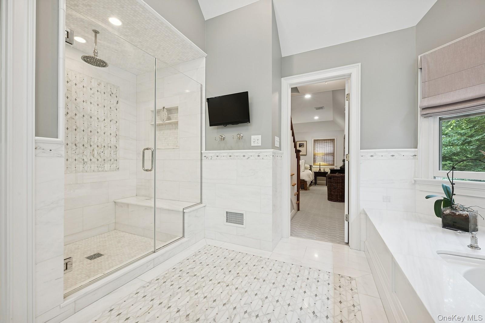 95 Huntington Bay Road, Huntington, NY 11743