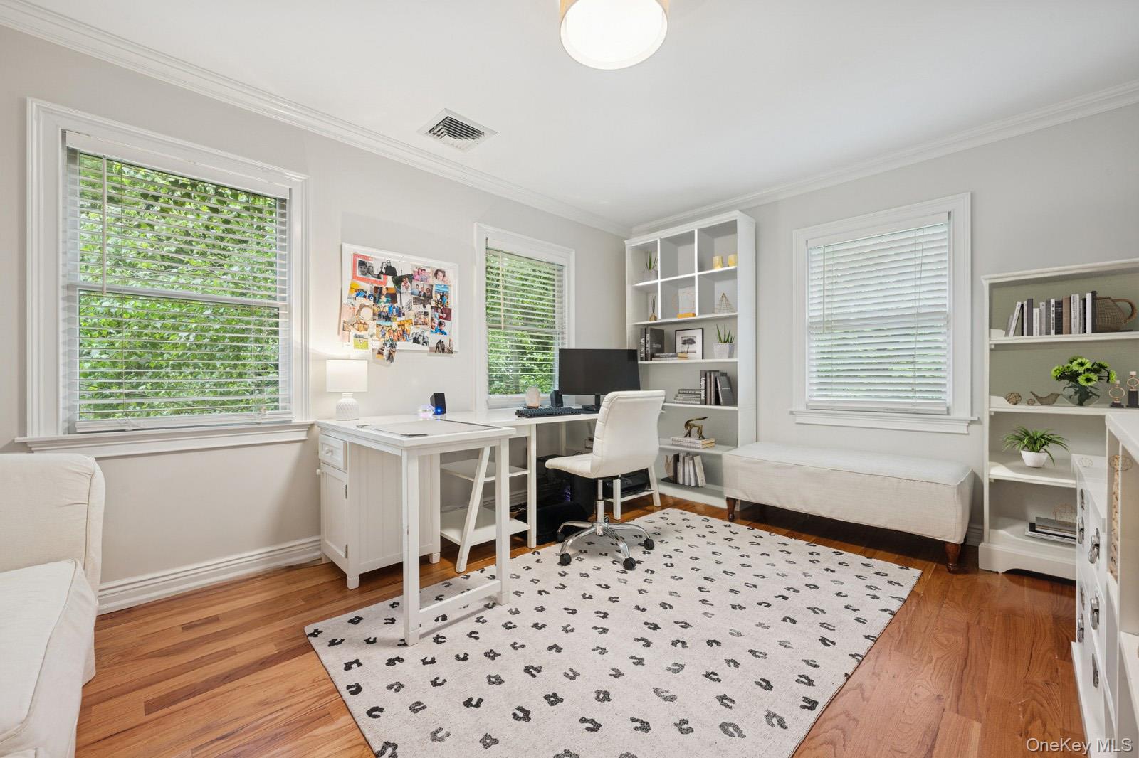 95 Huntington Bay Road, Huntington, NY 11743