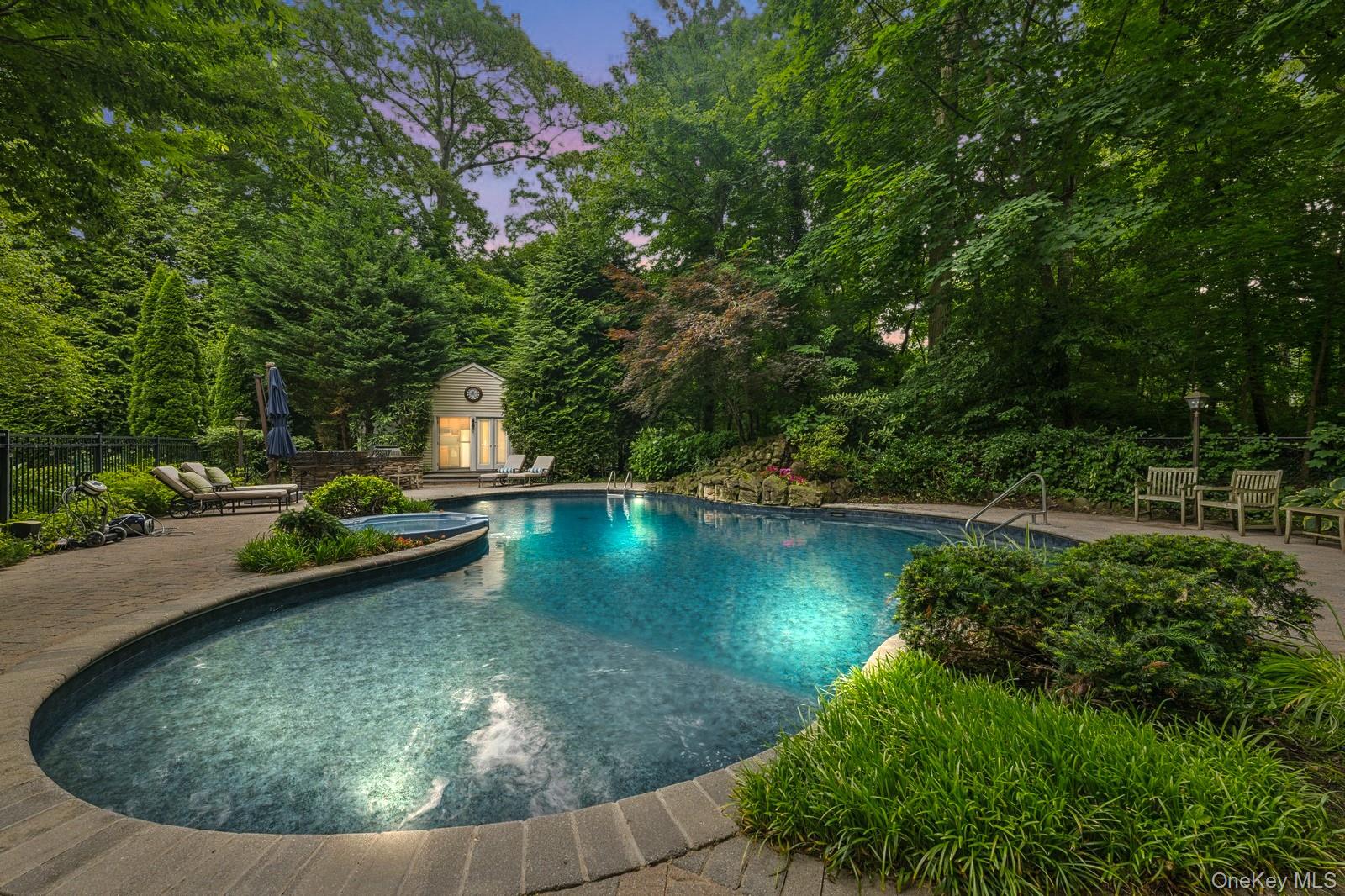 95 Huntington Bay Road, Huntington, NY 11743