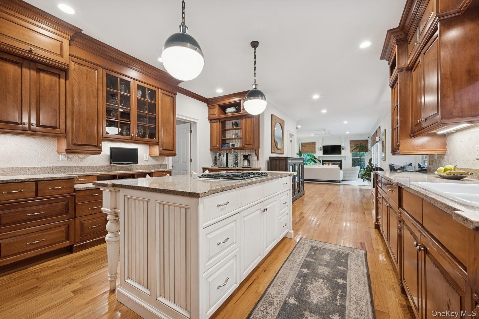 95 Huntington Bay Road, Huntington, NY 11743