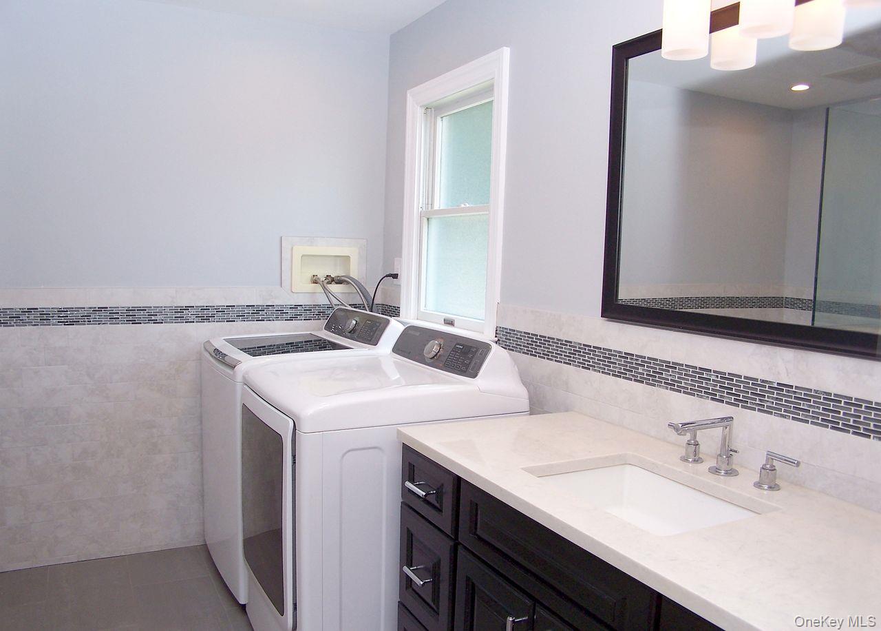 4 Donald Street, Bayville, NY 11709