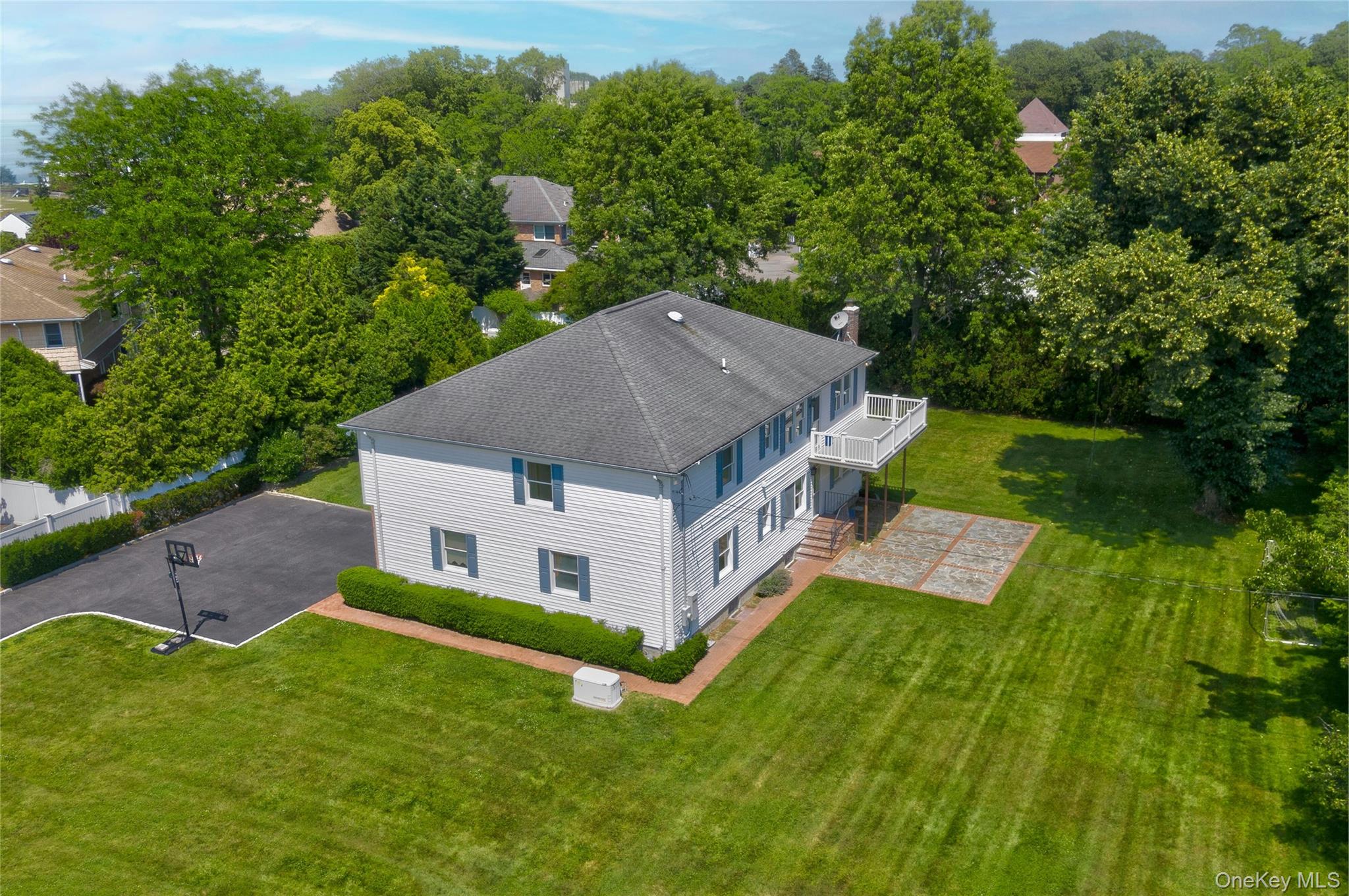 4 Donald Street, Bayville, NY 11709