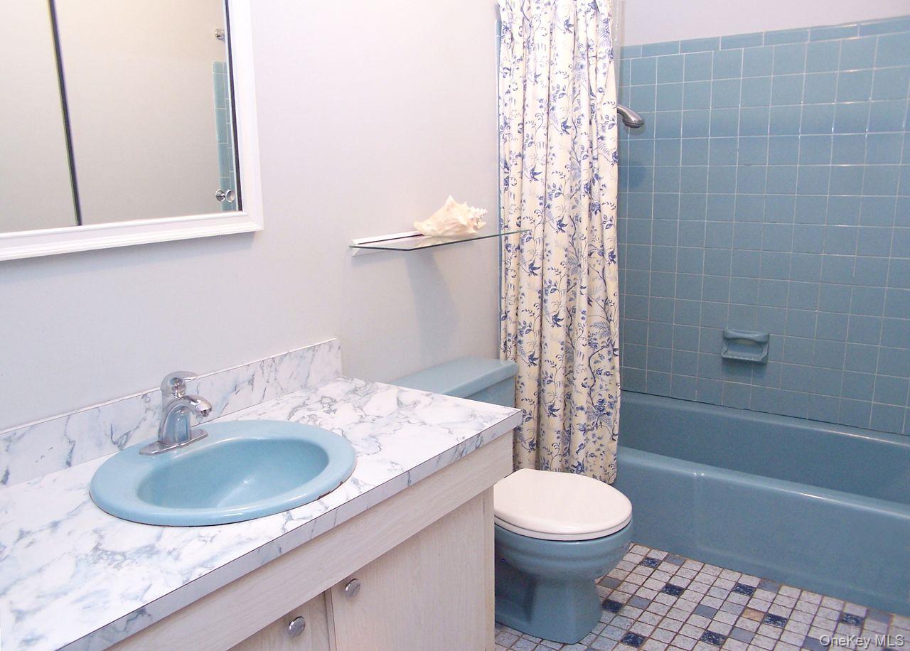 4 Donald Street, Bayville, NY 11709