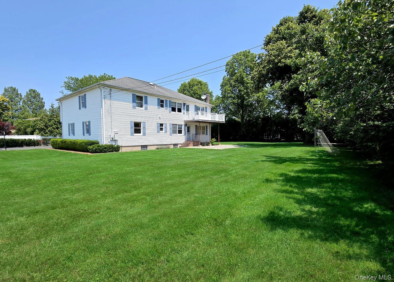 4 Donald Street, Bayville, NY 11709