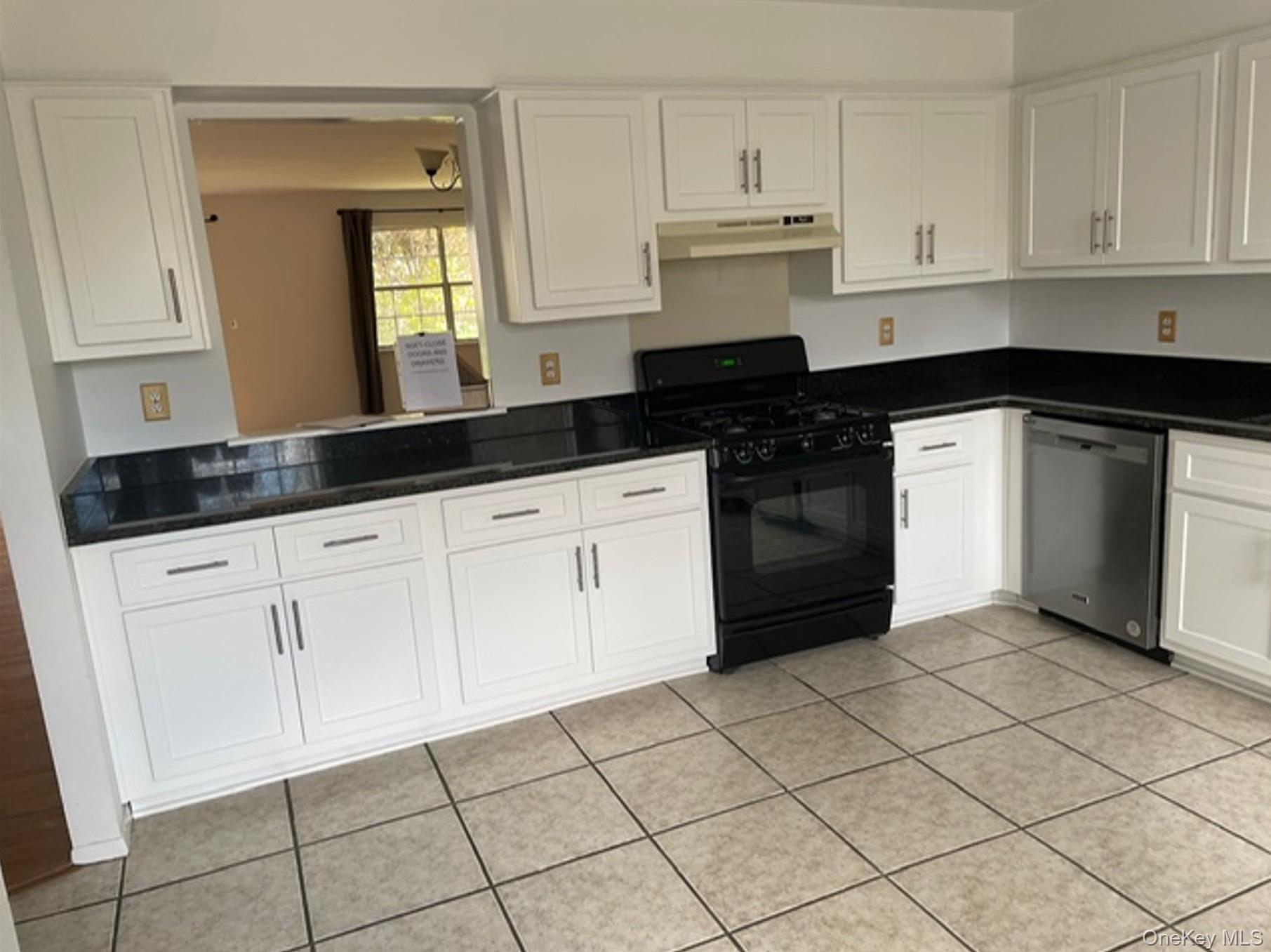 572 Lenape Court, Suffern, NY 10901