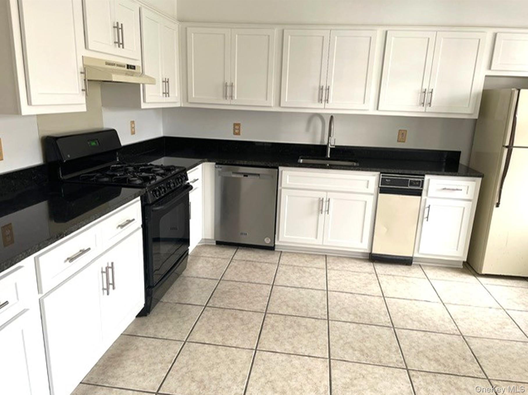 572 Lenape Court, Suffern, NY 10901