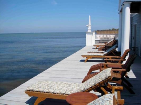 33 Bayview Walk, Cherry Grove, NY 11782