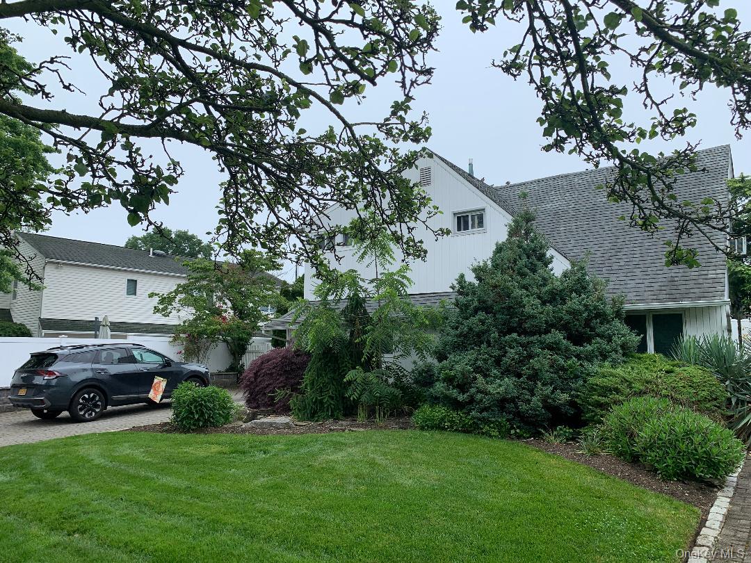 231 Willowood Drive, Wantagh, NY 11793