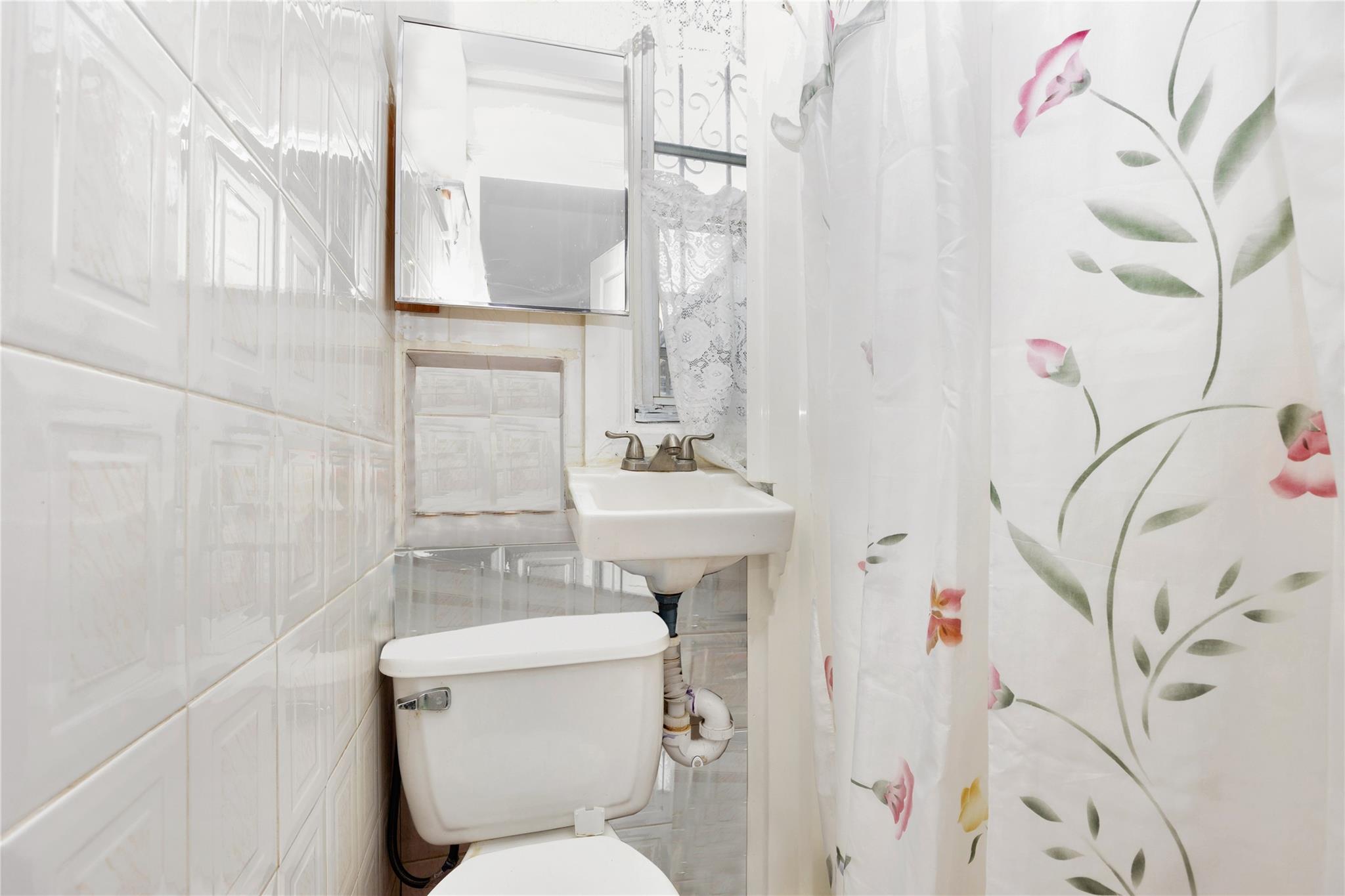 30-33 92nd Street, East Elmhurst, NY 11369