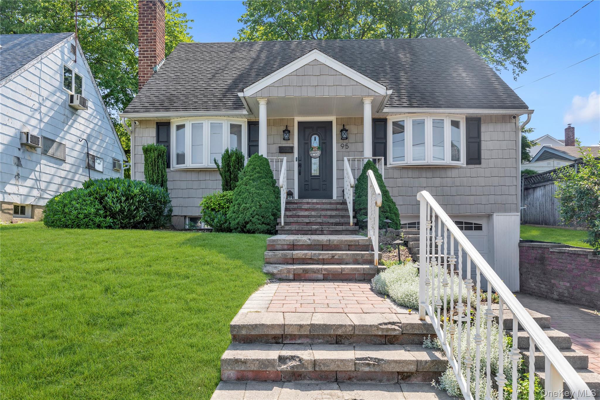 95 Falmouth Place, Albertson, NY 11507