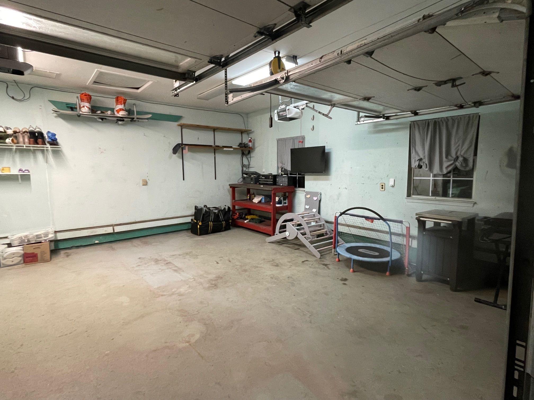 43 Southfield Road, Baiting Hollow, NY 11933