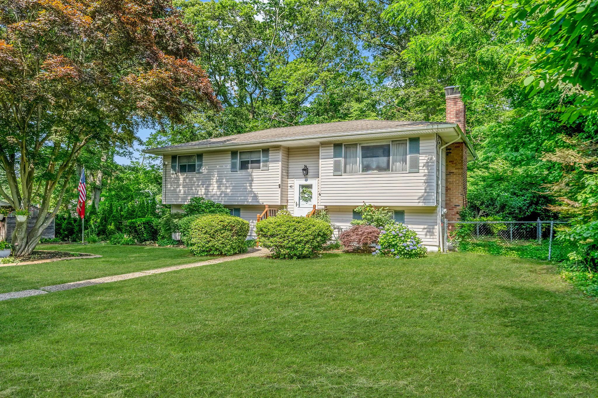 41 Great River Drive, Sound Beach, NY 11789