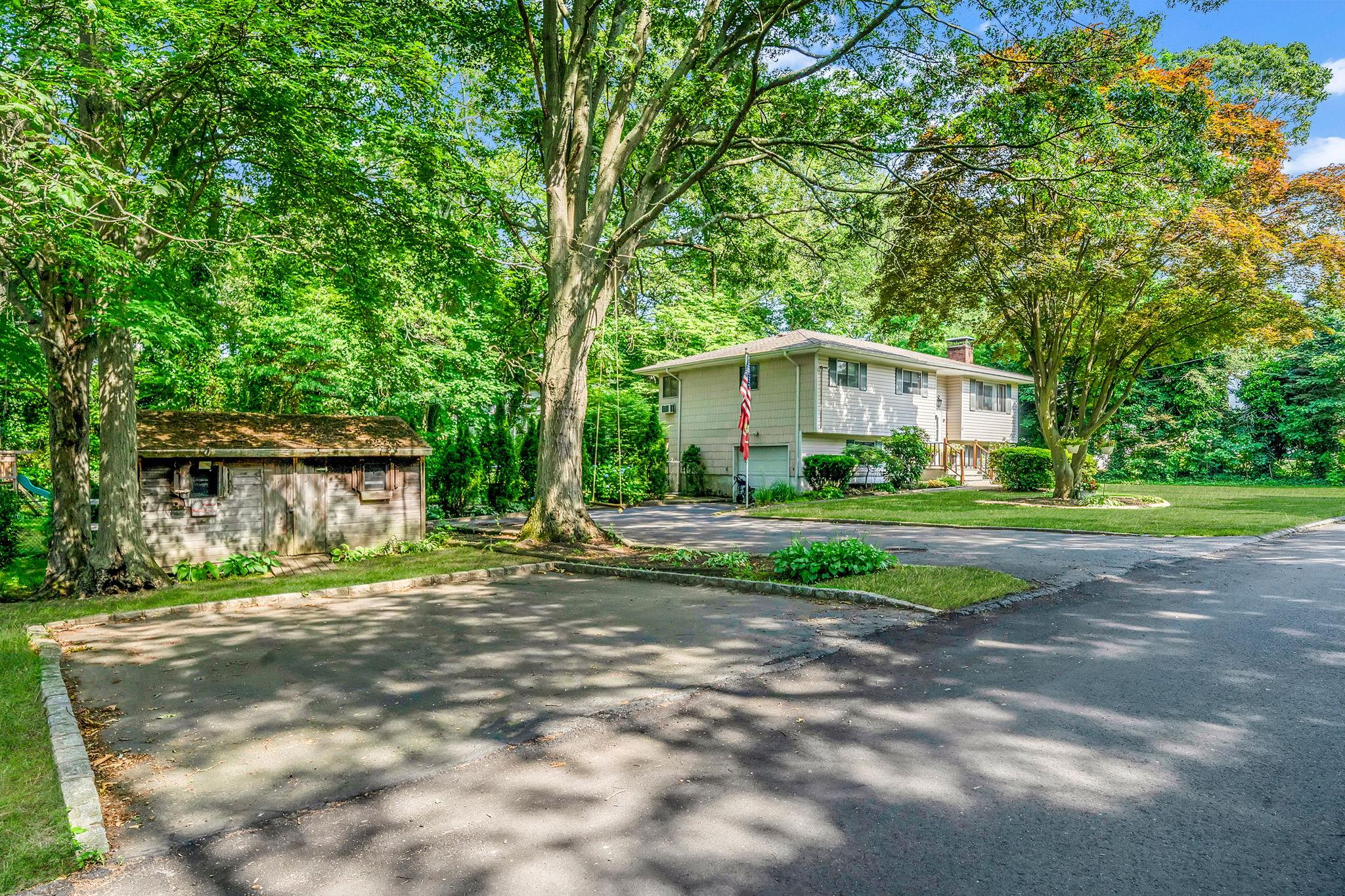 41 Great River Drive, Sound Beach, NY 11789