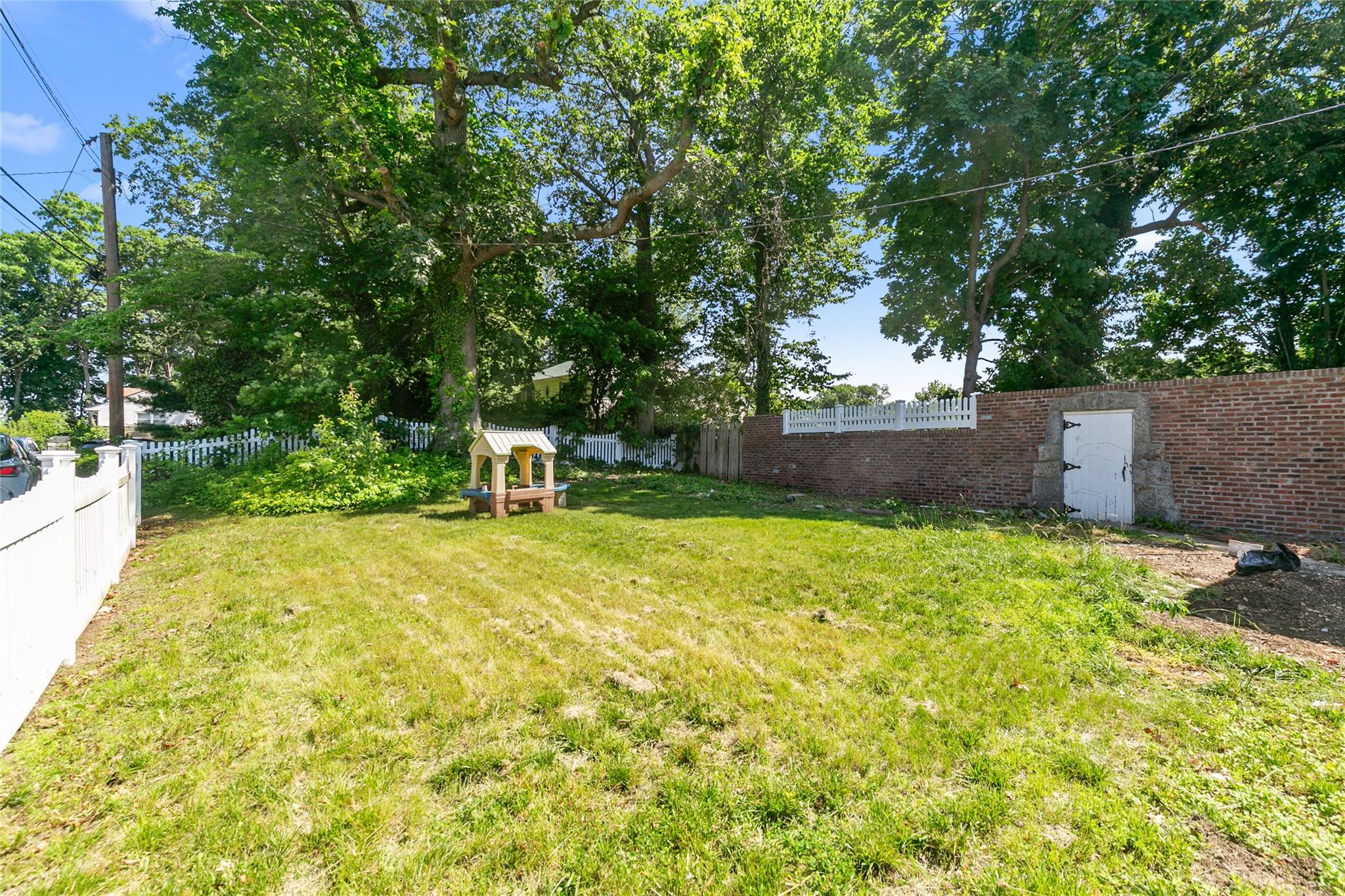 28 Brookdale Road, Glen Cove, NY 11542