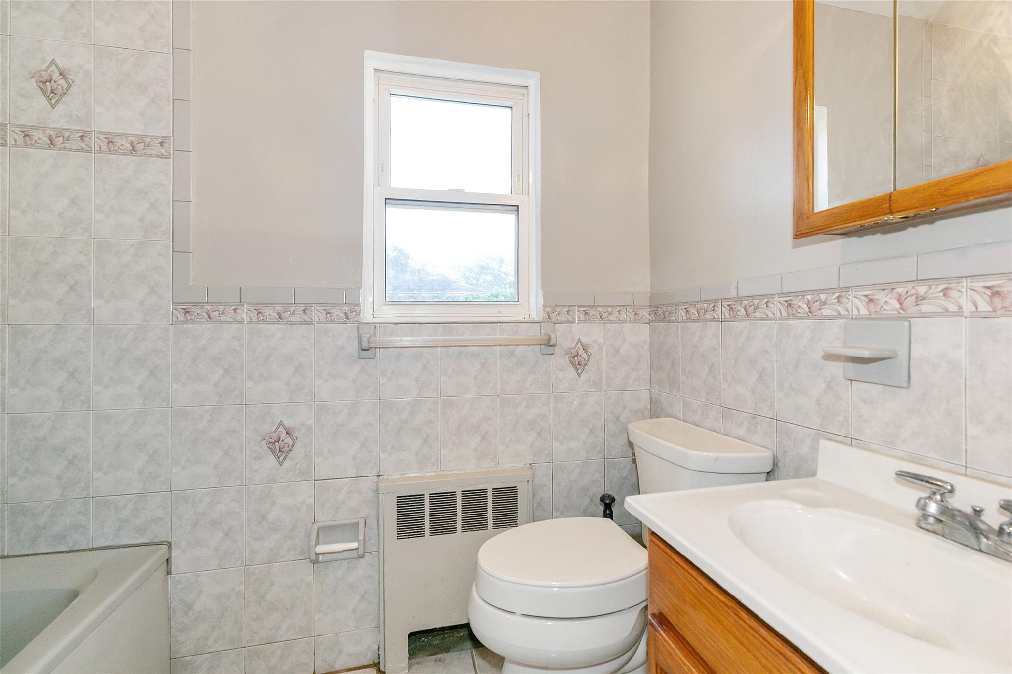 28 Brookdale Road, Glen Cove, NY 11542