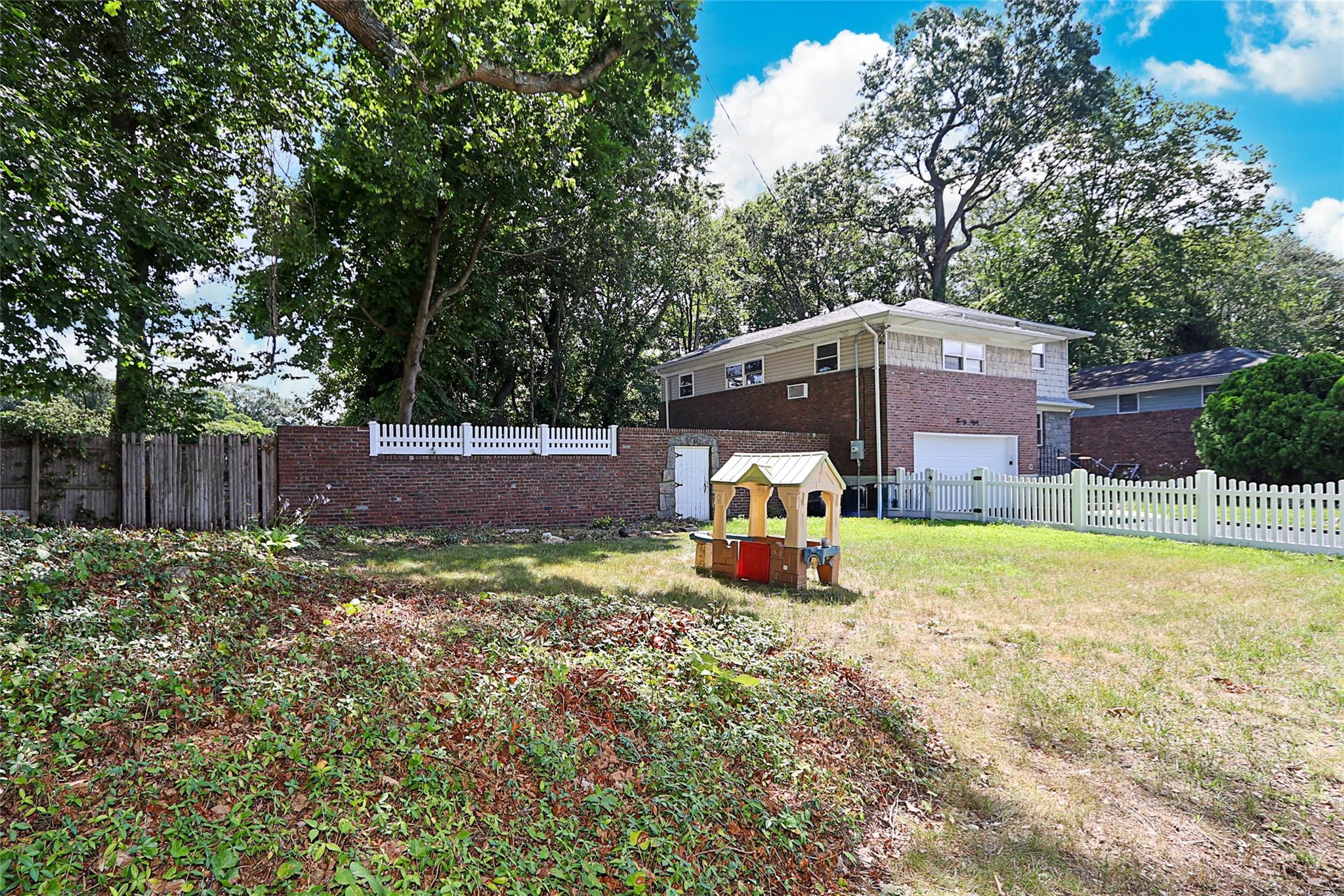 28 Brookdale Road, Glen Cove, NY 11542