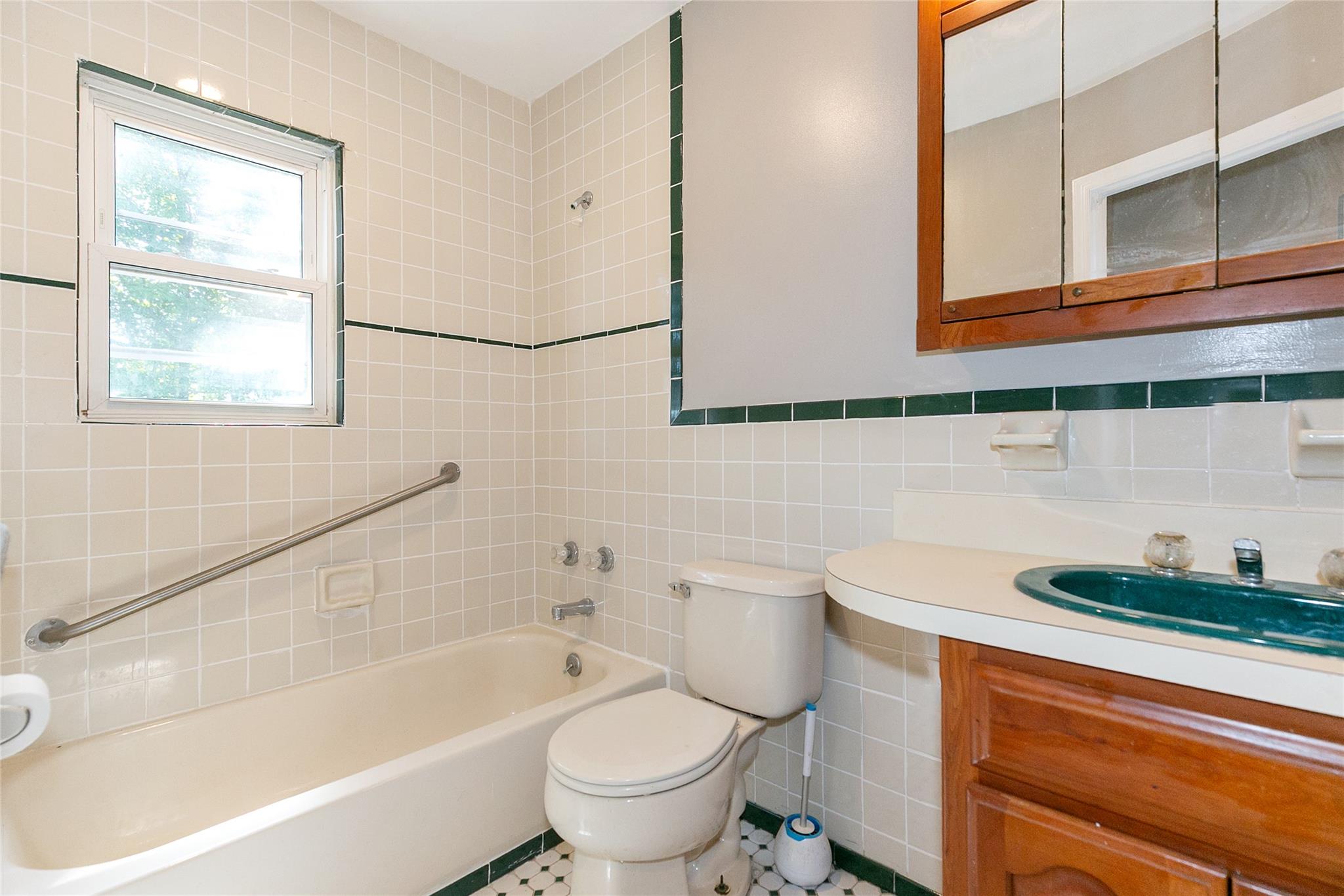 28 Brookdale Road, Glen Cove, NY 11542