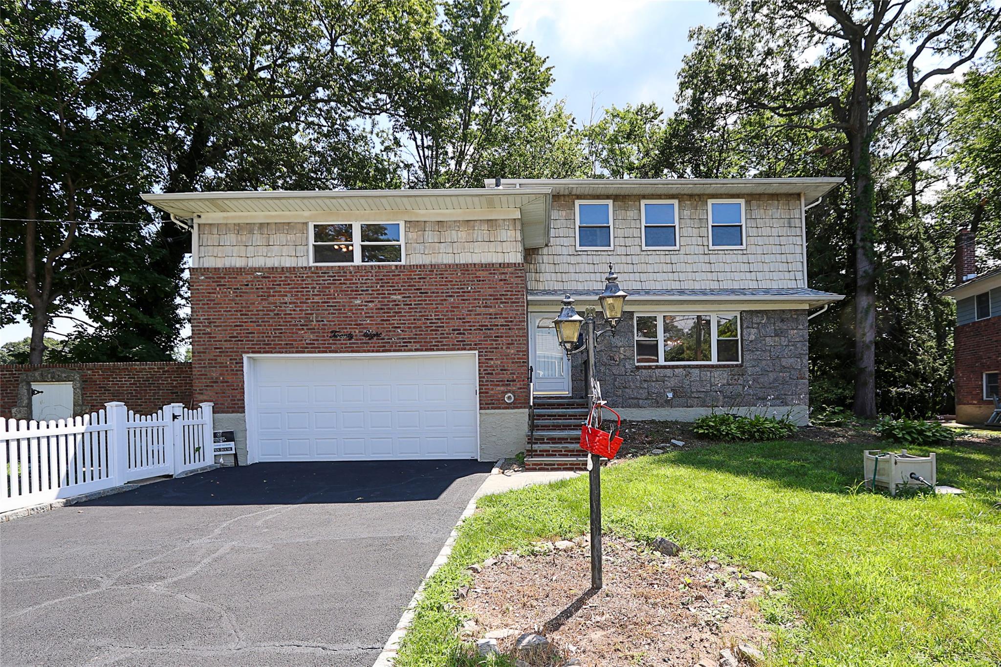 28 Brookdale Road, Glen Cove, NY 11542