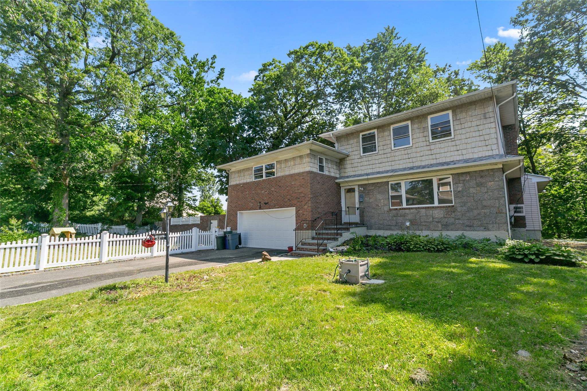 28 Brookdale Road, Glen Cove, NY 11542