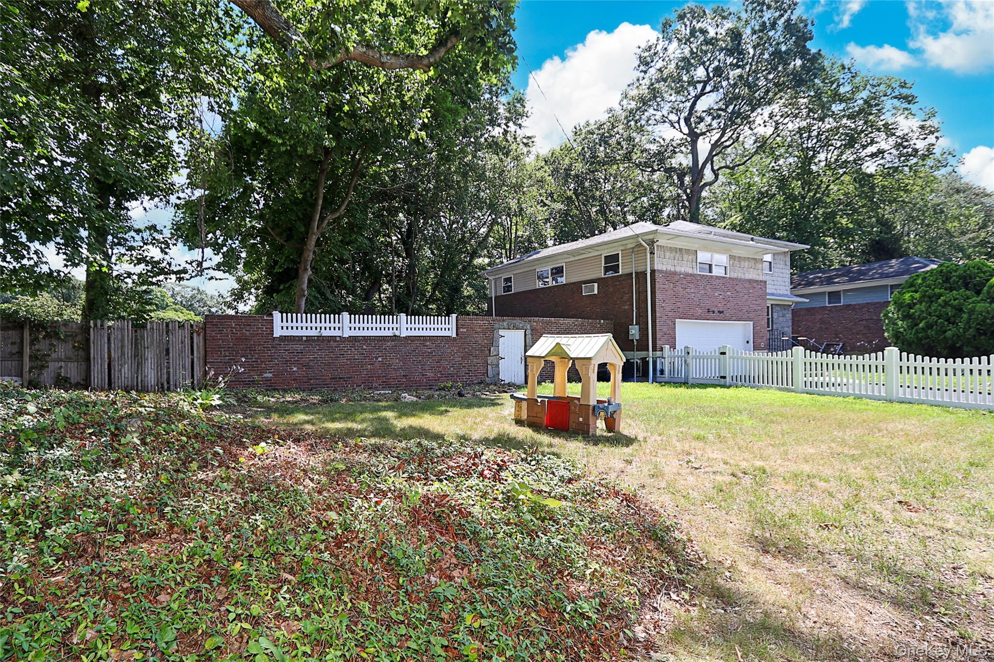 28 Brookdale Road, Glen Cove, NY 11542