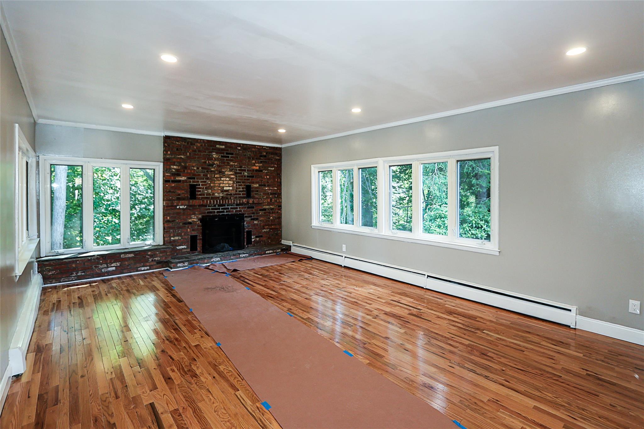 28 Brookdale Road, Glen Cove, NY 11542