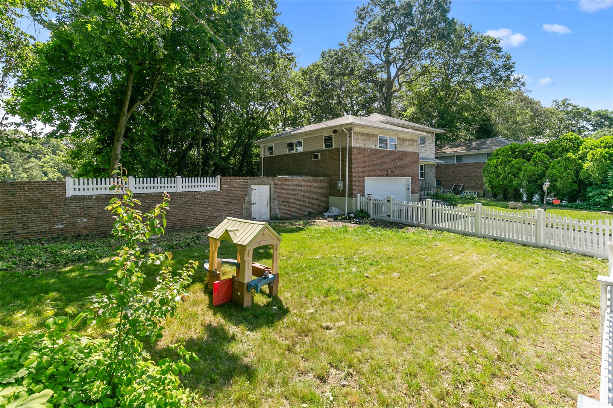 28 Brookdale Road, Glen Cove, NY 11542