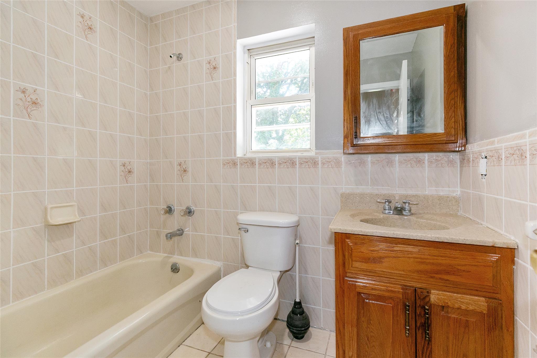 28 Brookdale Road, Glen Cove, NY 11542