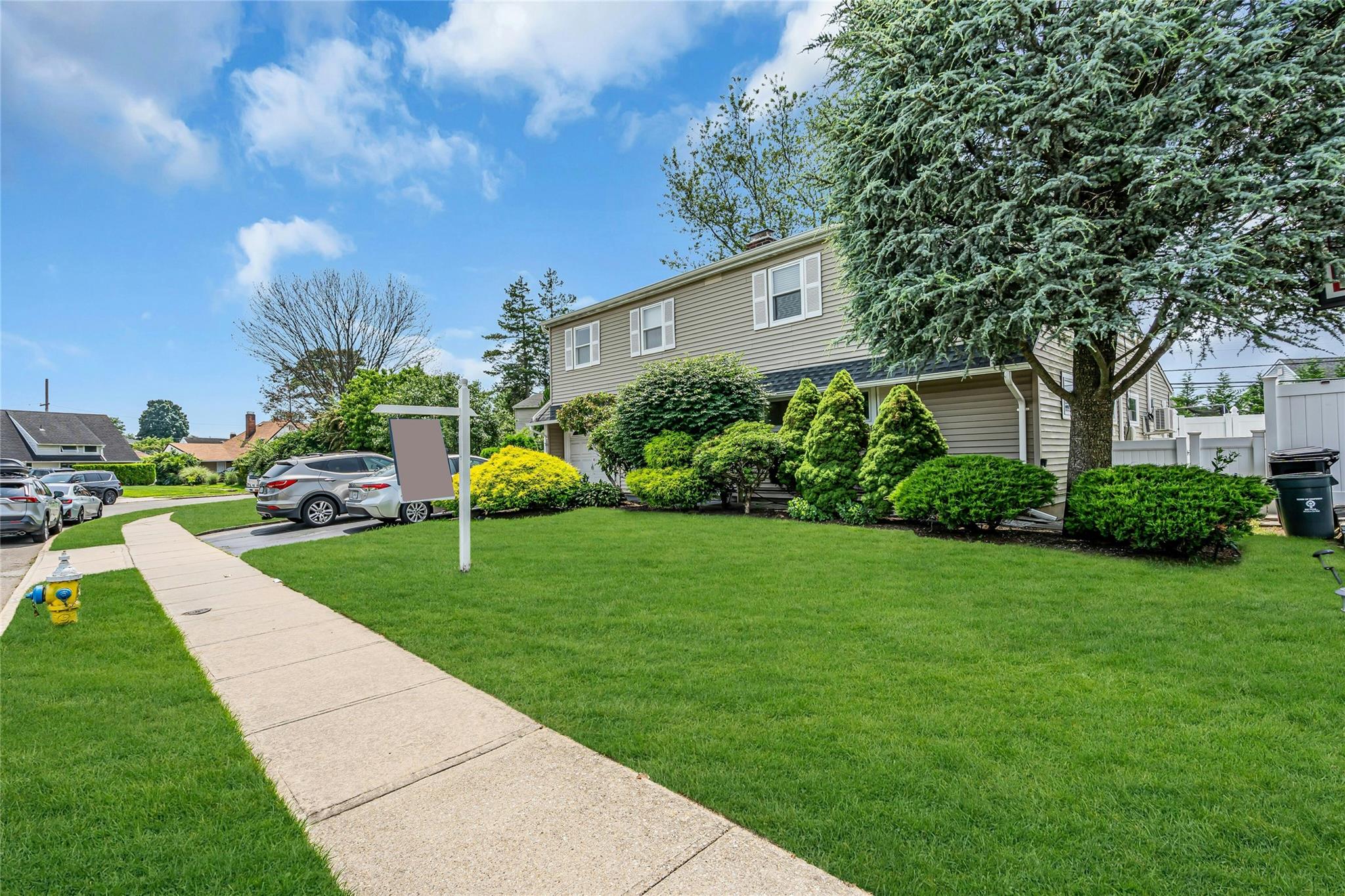 23 Crown Lane, Westbury, NY 11590