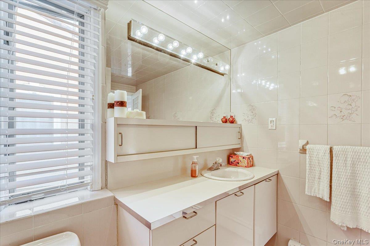 15445 Riverside Drive, Whitestone, NY 11357