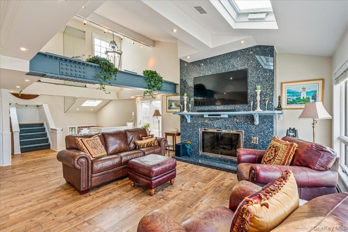 15445 Riverside Drive, Whitestone, NY 11357