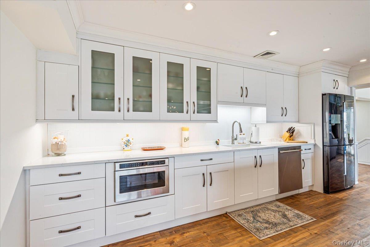 15445 Riverside Drive, Whitestone, NY 11357