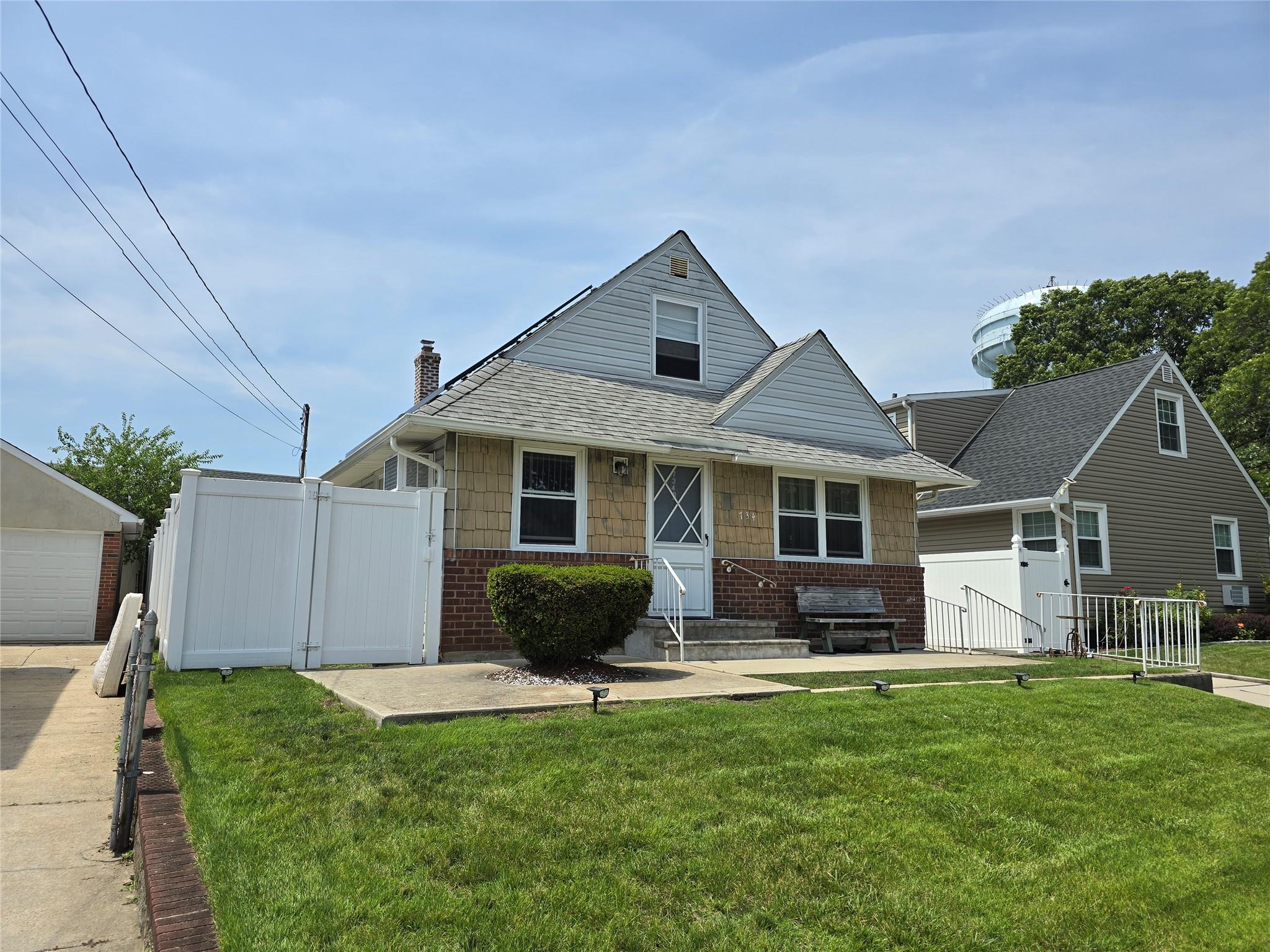 734 Dauntless Parkway, Elmont, NY 11003