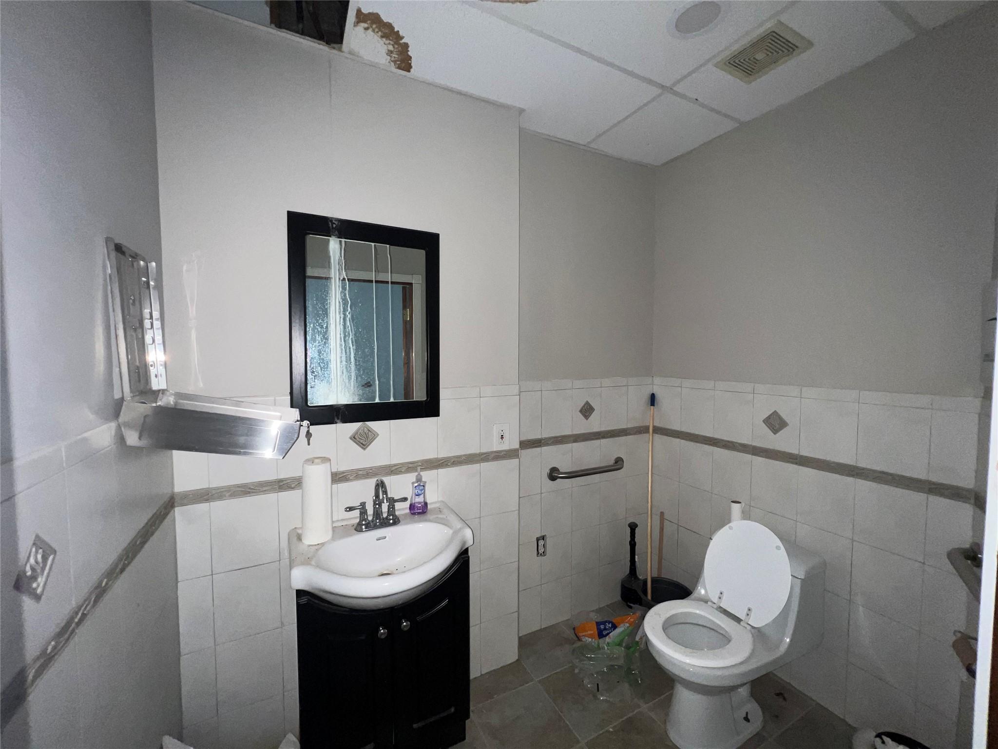 21947 Jamaica Avenue, Queens Village, NY 11428