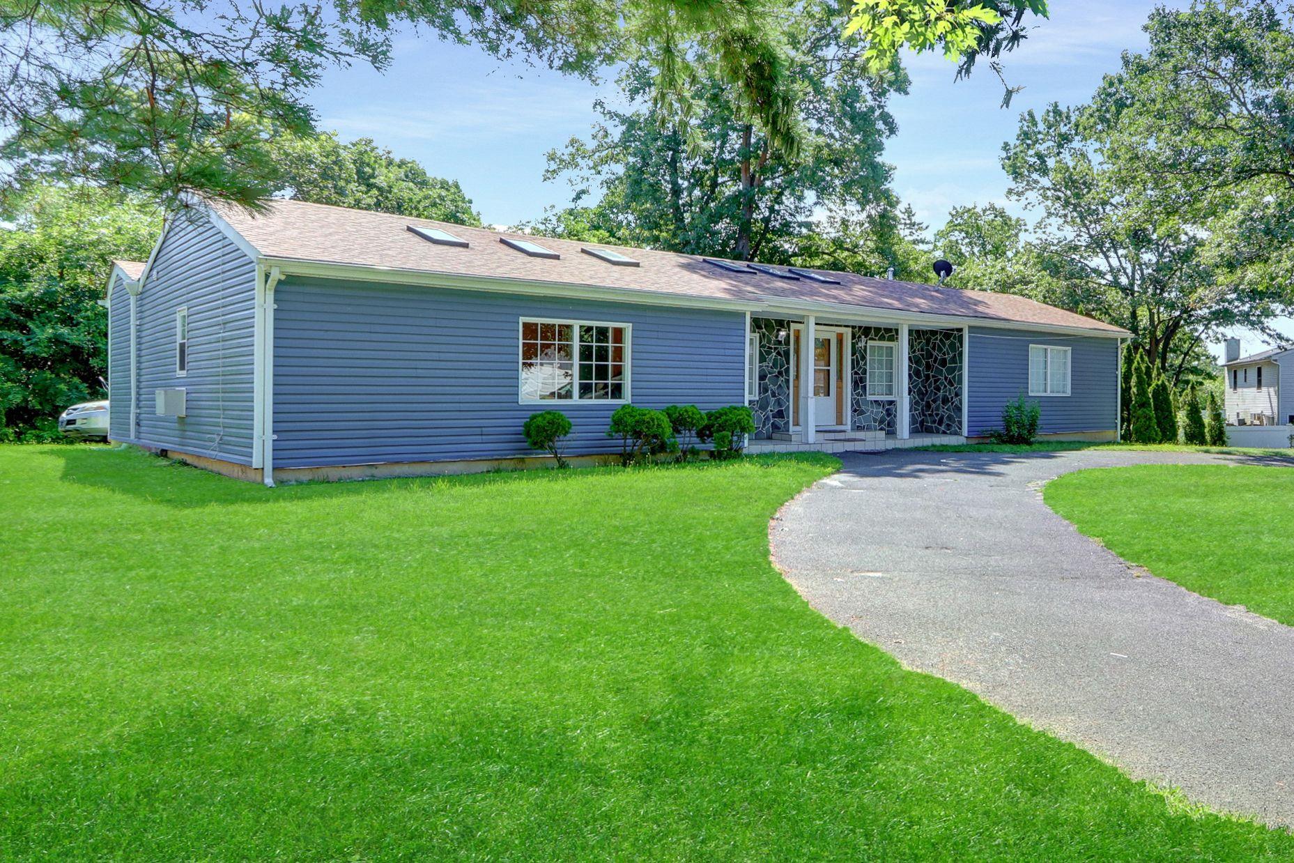 2697 Heather Avenue, Medford, NY 11763