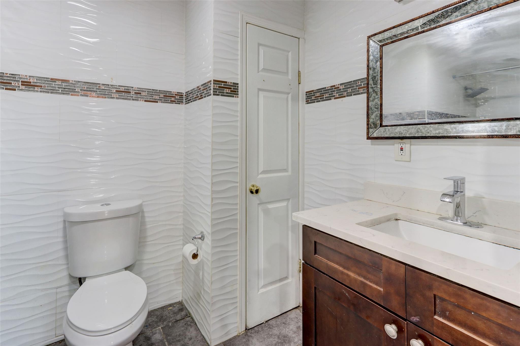 2697 Heather Avenue, Medford, NY 11763