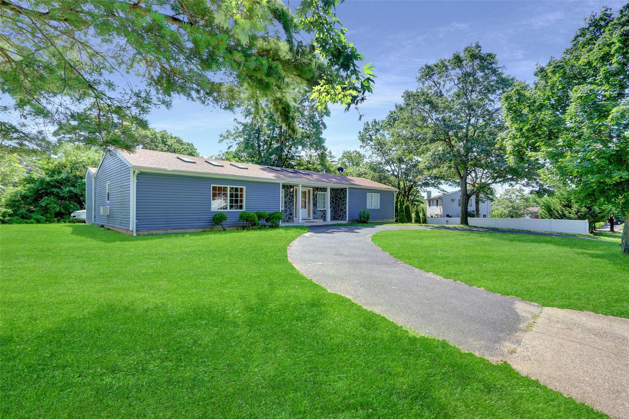 2697 Heather Avenue, Medford, NY 11763