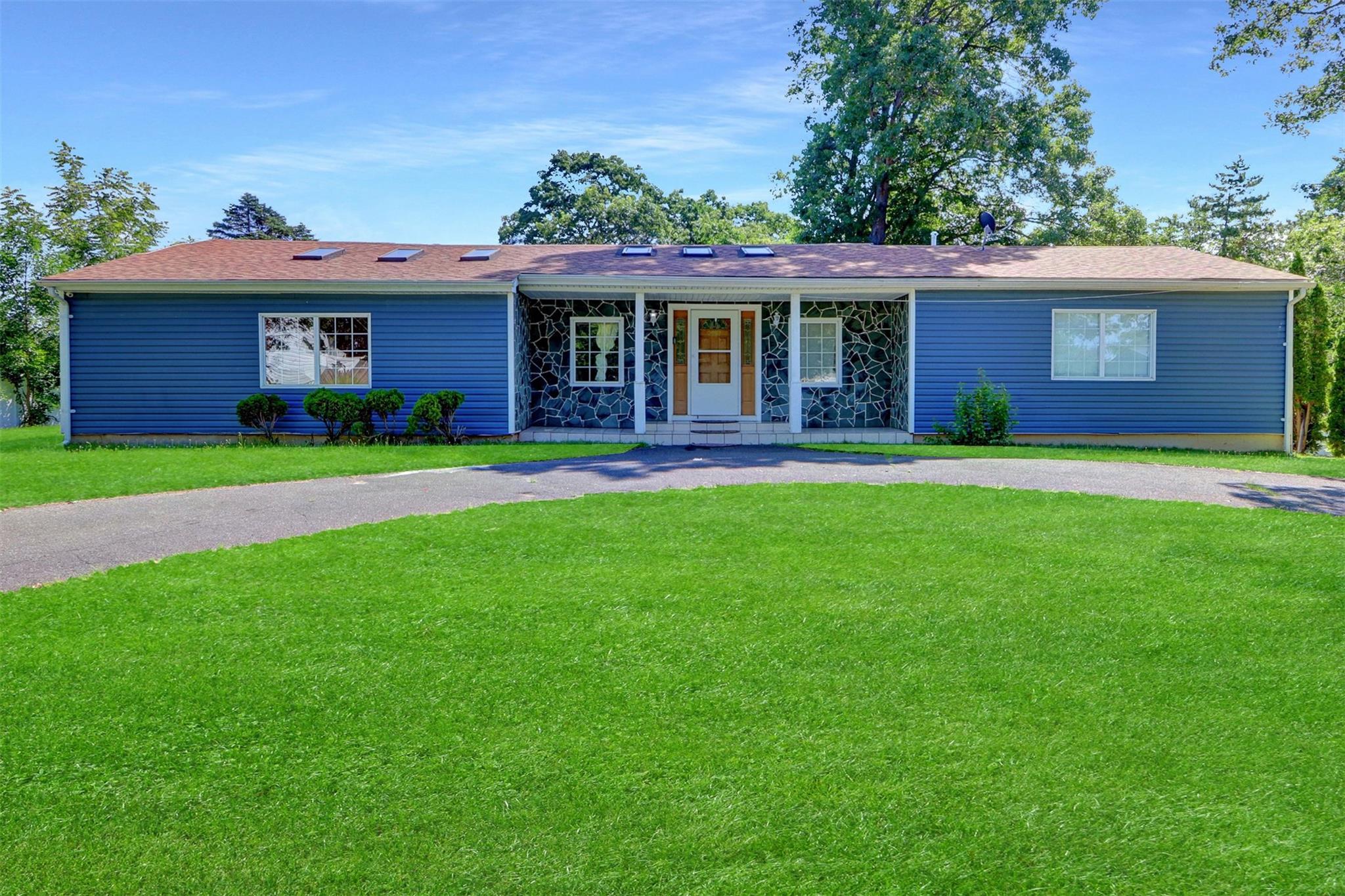 2697 Heather Avenue, Medford, NY 11763