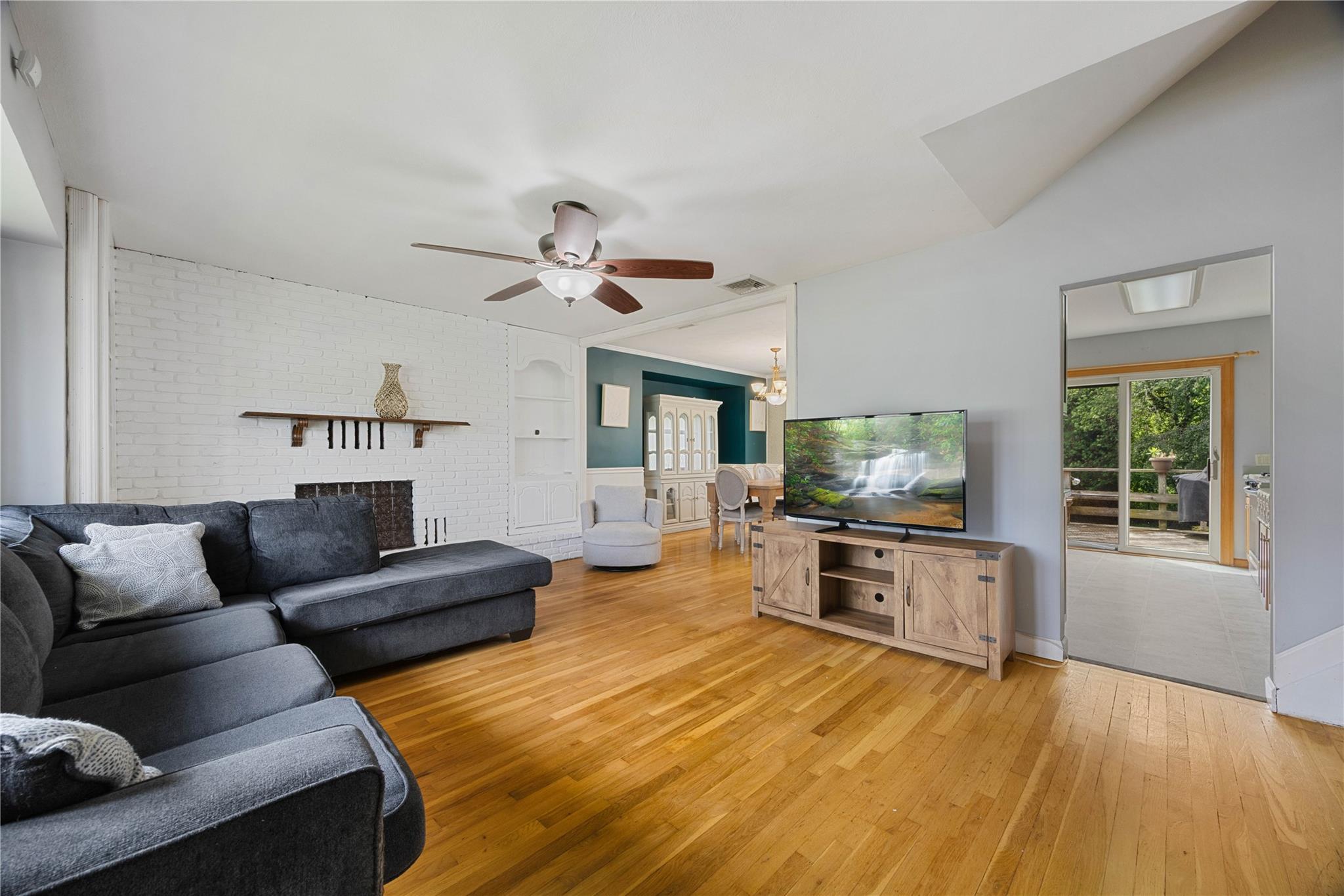 662 Interlaken Lane, North Babylon, NY 11703