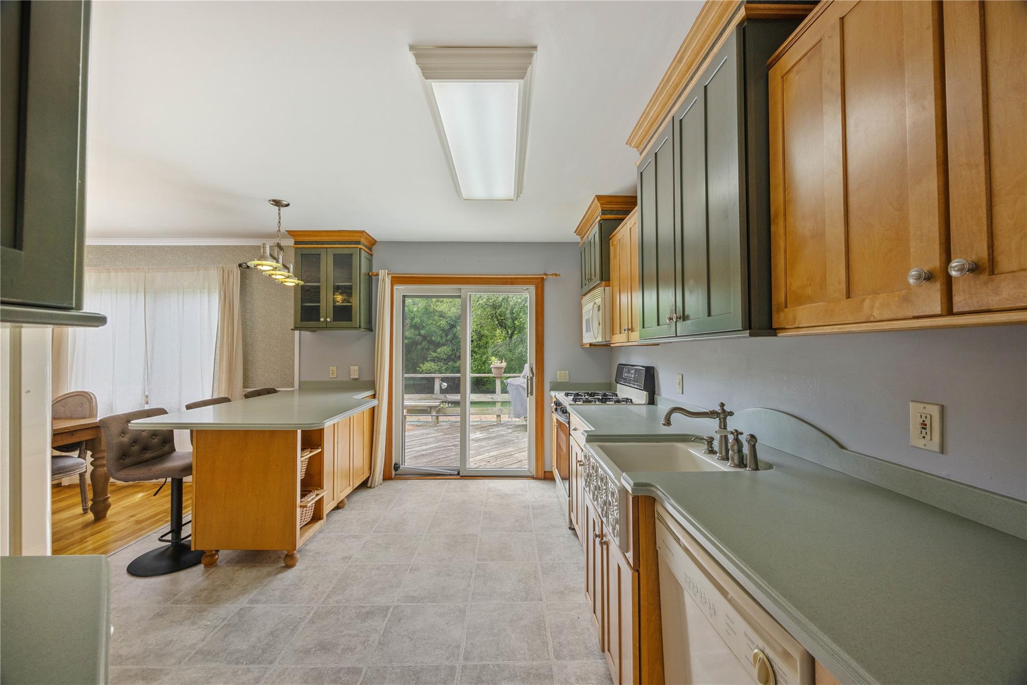 662 Interlaken Lane, North Babylon, NY 11703