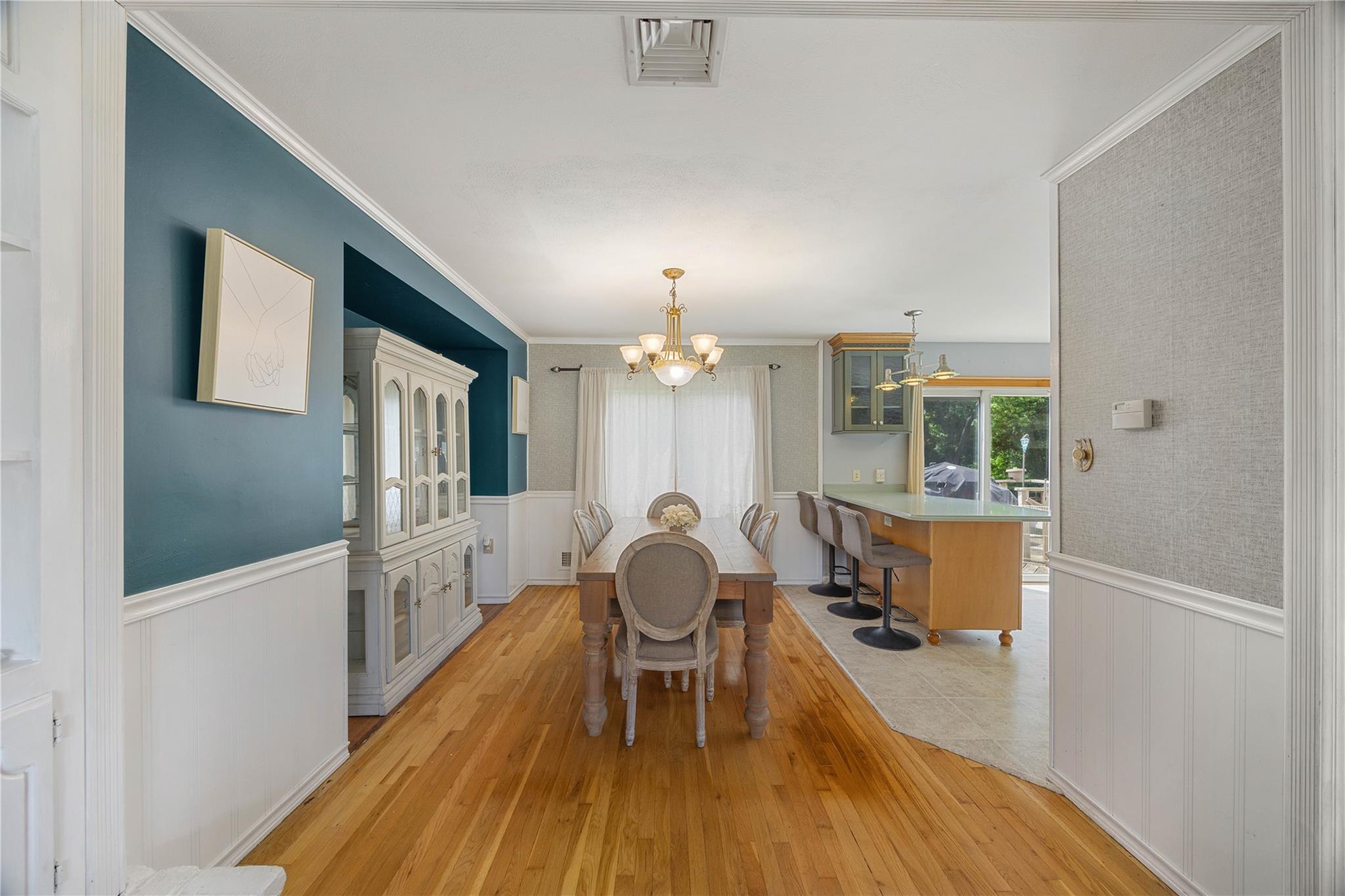 662 Interlaken Lane, North Babylon, NY 11703