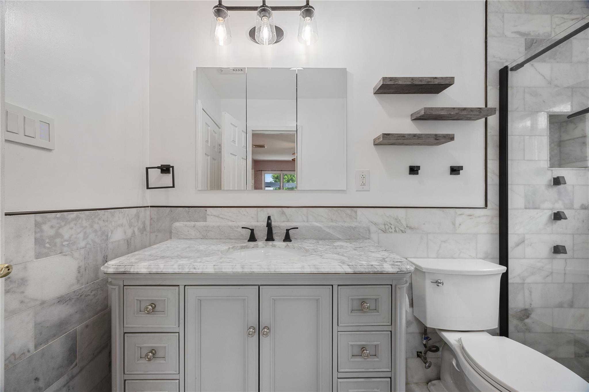 662 Interlaken Lane, North Babylon, NY 11703