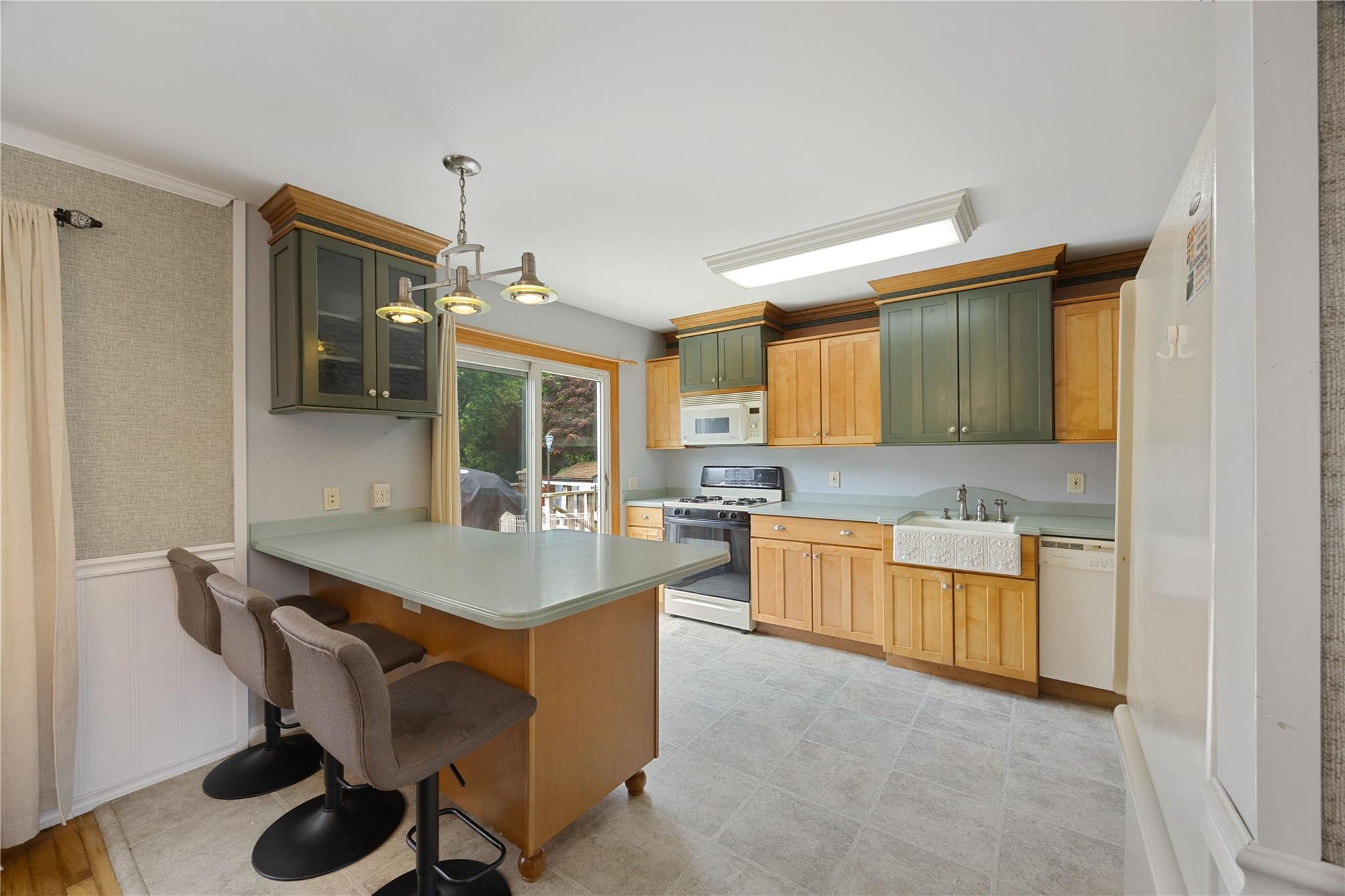 662 Interlaken Lane, North Babylon, NY 11703