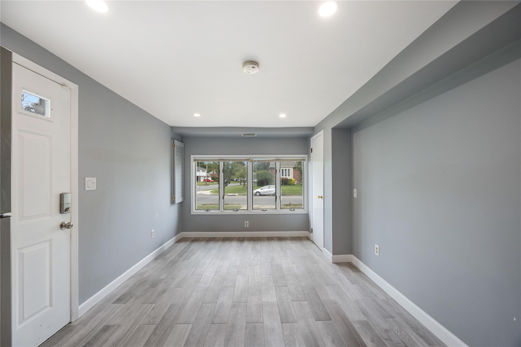 662 Interlaken Lane, North Babylon, NY 11703