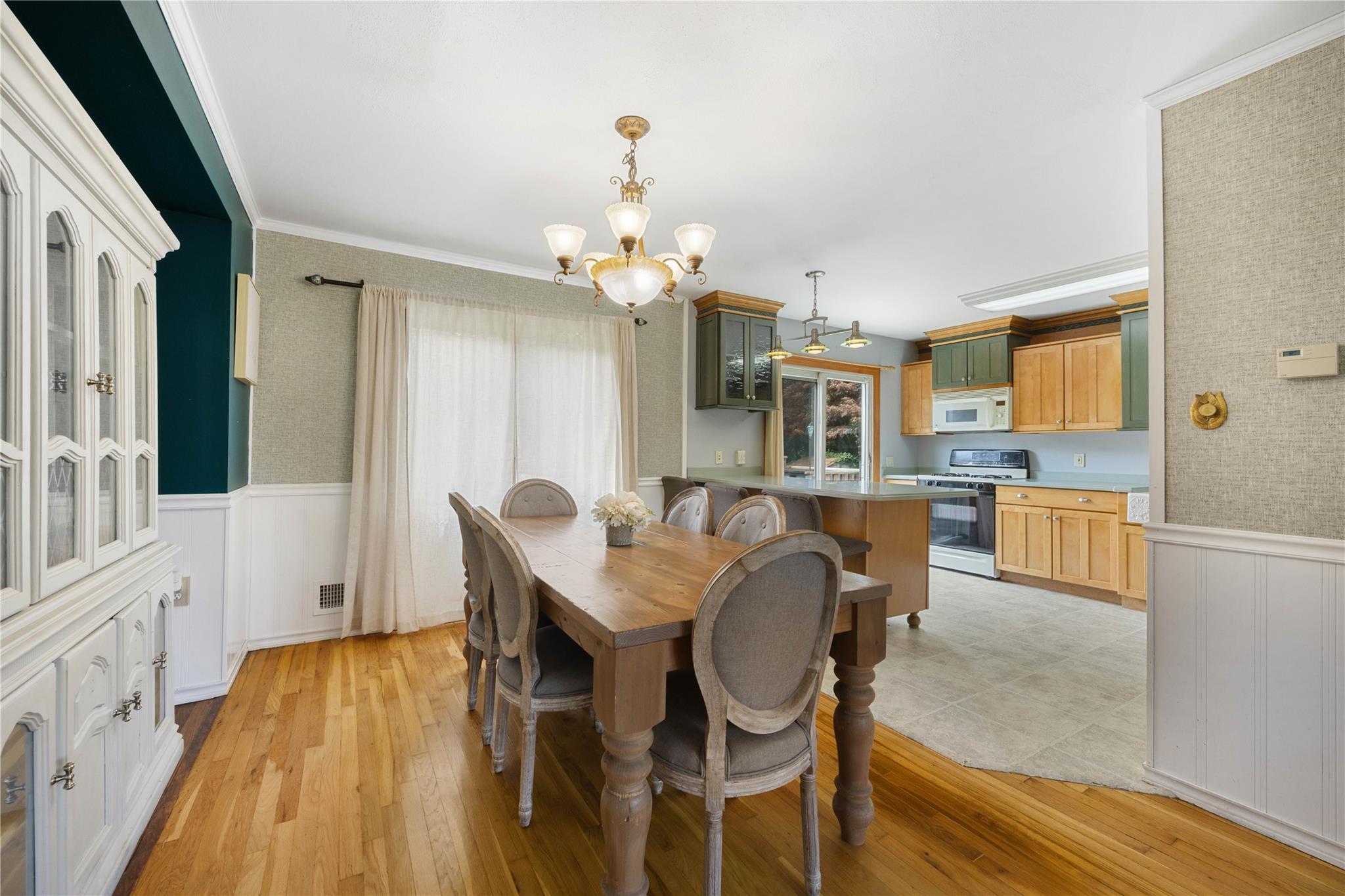 662 Interlaken Lane, North Babylon, NY 11703