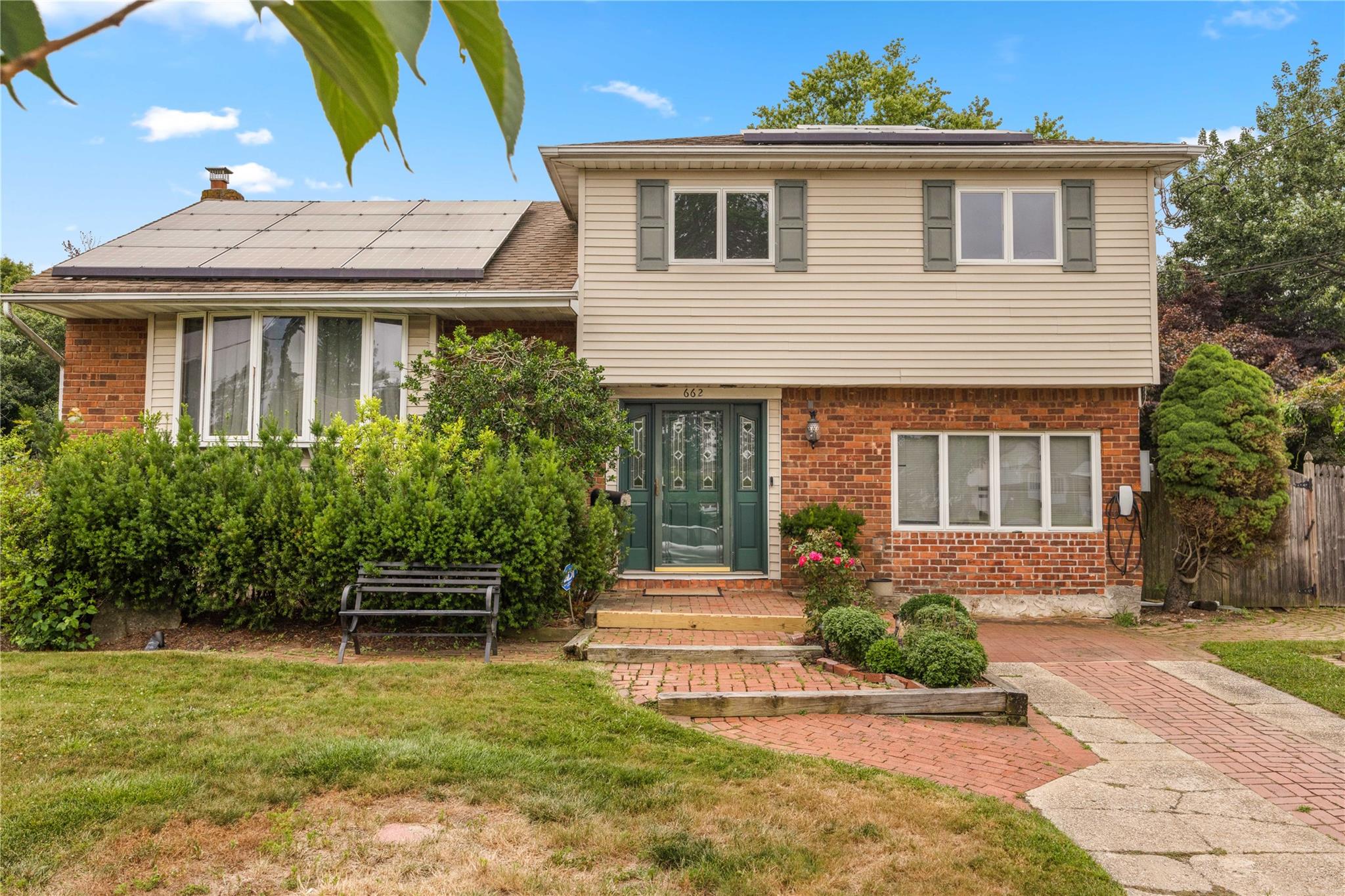 662 Interlaken Lane, North Babylon, NY 11703