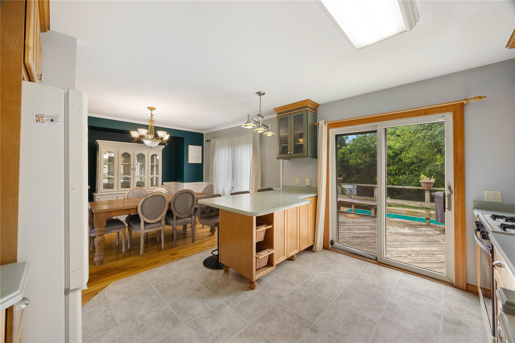 662 Interlaken Lane, North Babylon, NY 11703